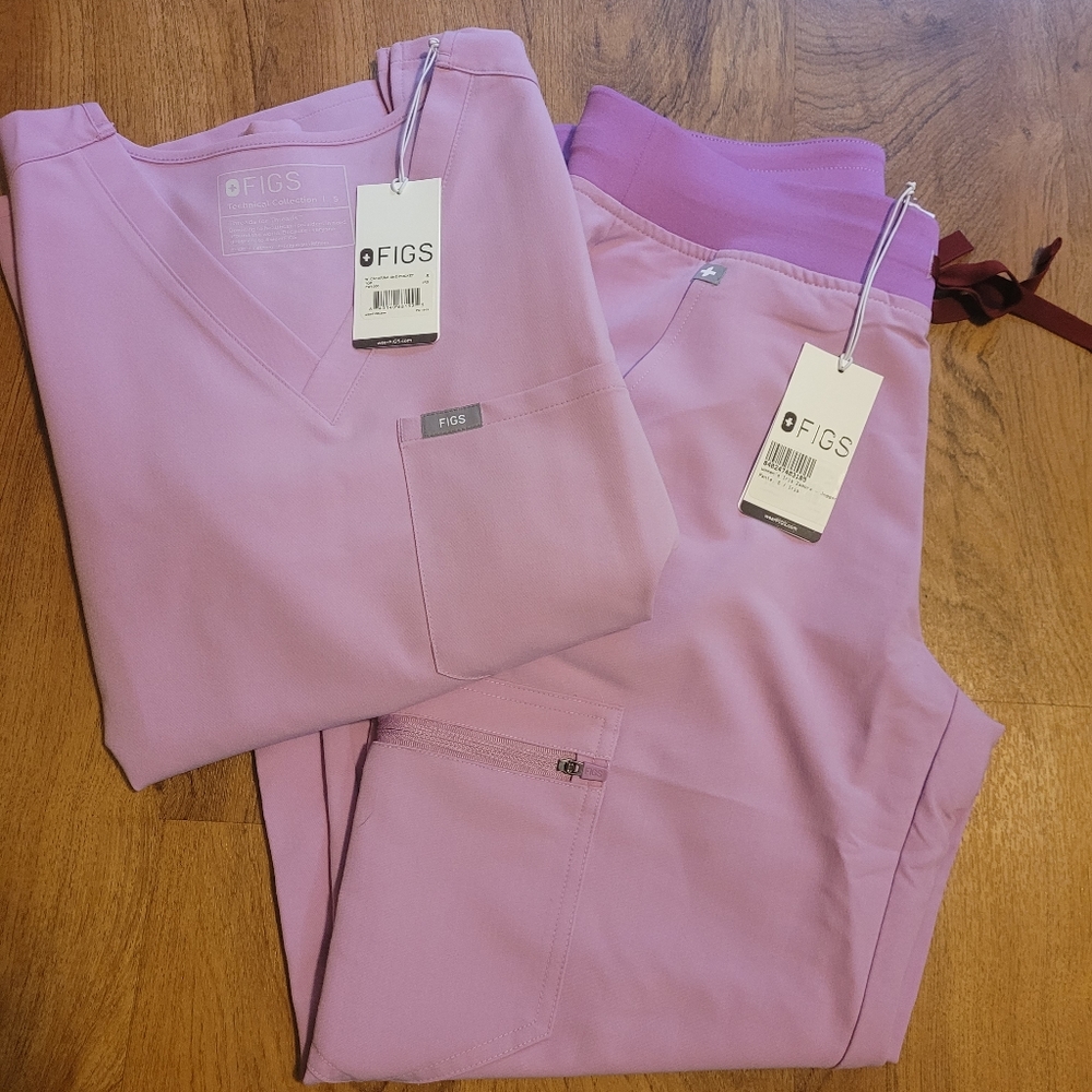 BNWT Figs Dusk set
